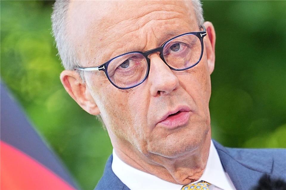 Kanzler Merz: „Sie müssen nicht am ersten Tag in die Arztpraxis.“ Michael Kappeler/dpa
