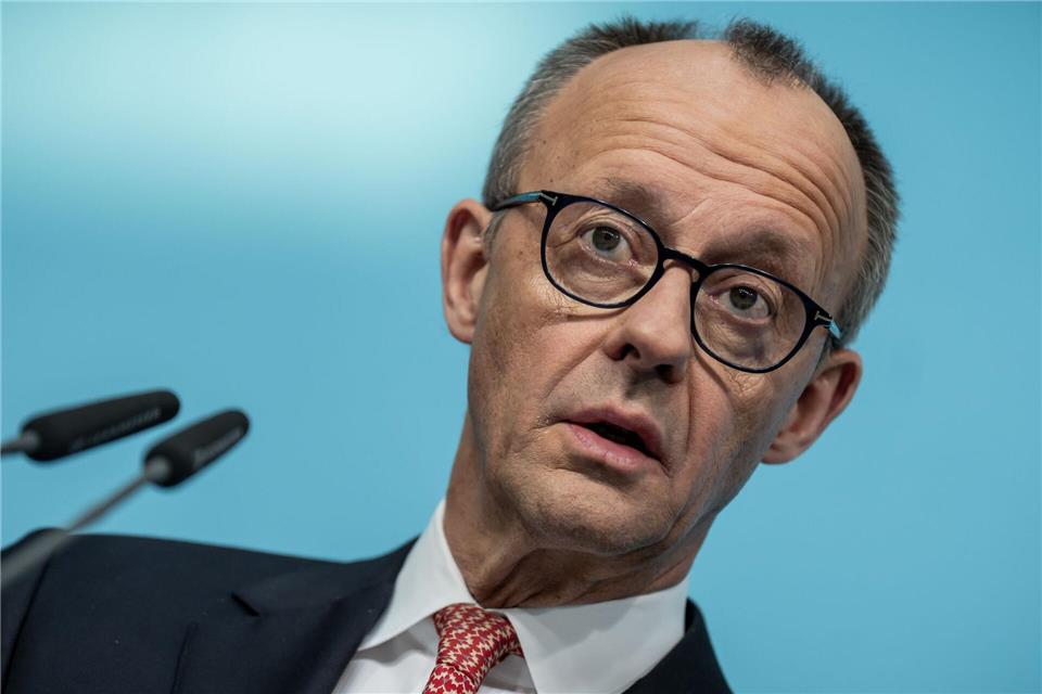 Kanzler Merz bekräftigt seine Kritik an der Höhe des Krankenstandes in DeutschlandMichael Kappeler/dpa