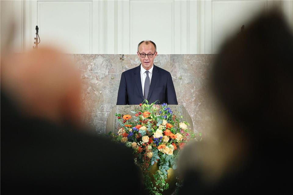 Kanzler Merz bezeichnete Friedrich von Metzler als „herausragenden Bankier“ und „Menschenfreund“.Hannes P. Albert/dpa