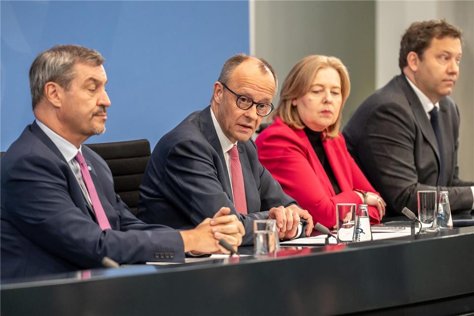 Kanzler Merz dämpfte Erwartungen an langfristig wirkende Entlastungen bei den Spritpreisen.Michael Kappeler/dpa