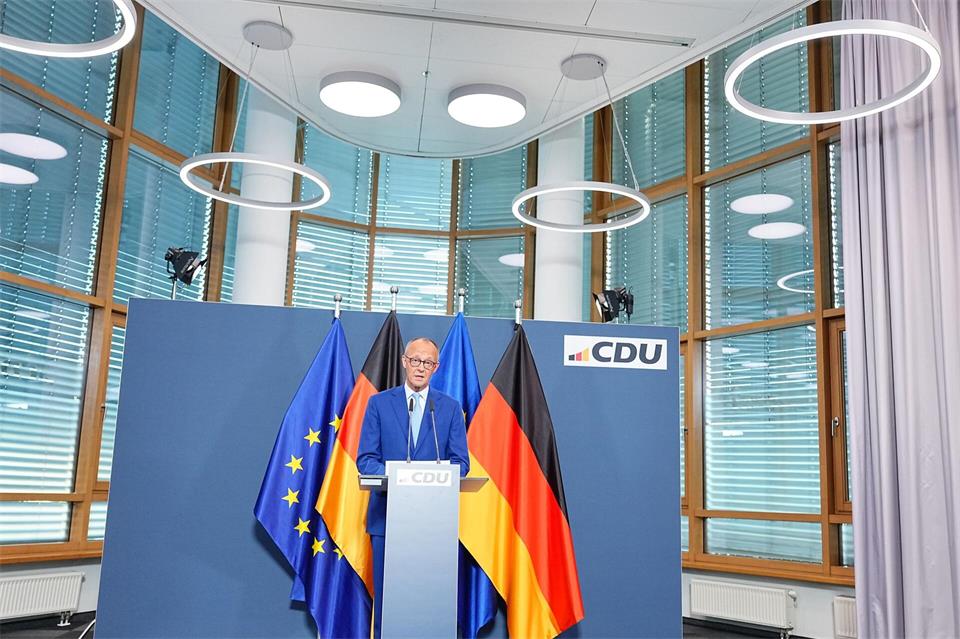 Kanzler Merz sagt, am Ergebnis der CDU in Mecklenburg-Vorpommern gebe es nichts schönzureden.Michael Kappeler/dpa