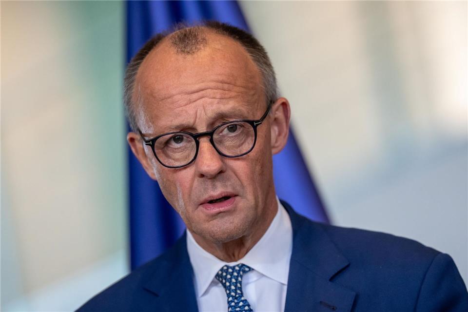 Kanzler Merz sieht die Angriffe auf den Iran skeptisch. Michael Kappeler/dpa