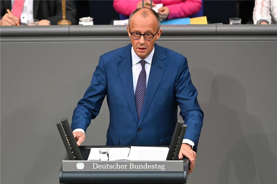 Kanzler Merz verteidigt im Bundestag am Donnerstagmorgen den schwarz-roten Reformkurs.Elisa Schu/dpa