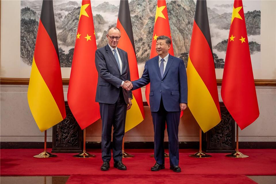 Kanzler Merz will bei seiner China-Reise Chancen für die deutsche Wirtschaft auslotenMichael Kappeler/dpa