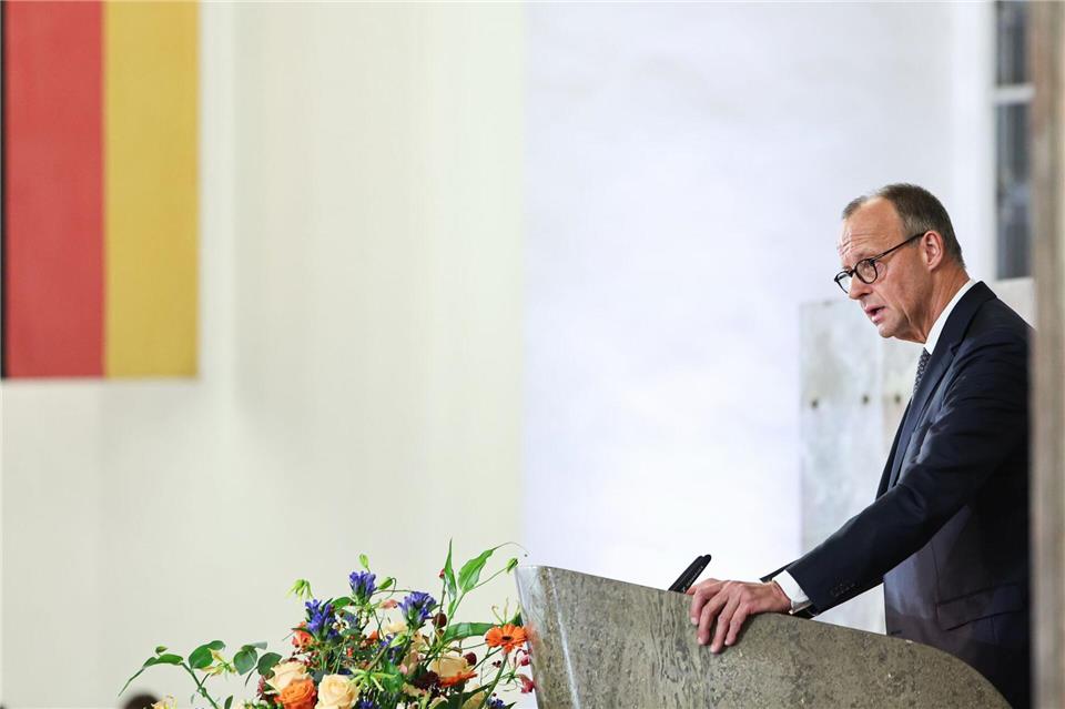 Kanzler Merz würdigte Friedrich von Metzler für sein Wirken als MäzenHannes P. Albert/dpa