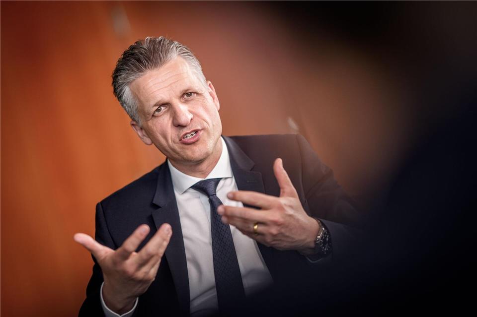 Kanzleramtschef Thorsten Frei verteidigt die Entscheidung von Bndeskanzler Friedrich Merz. (Archivbild)Michael Kappeler/dpa