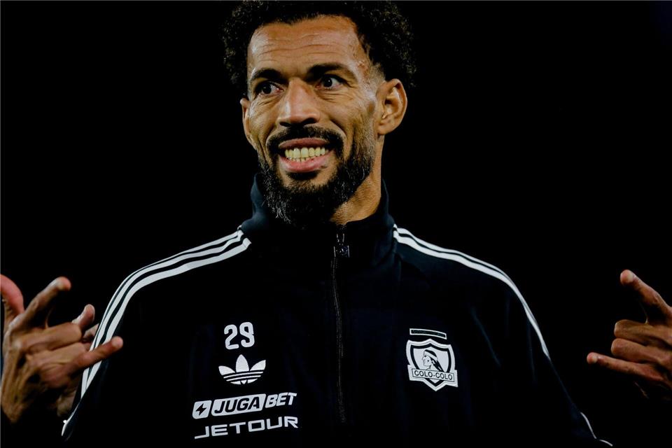 Kap Verdes WM-Held Vozinha wurde bei seinem neuen Club Colo Colo mit Furore empfangen.Hans Scott/Agencia Uno/dpa