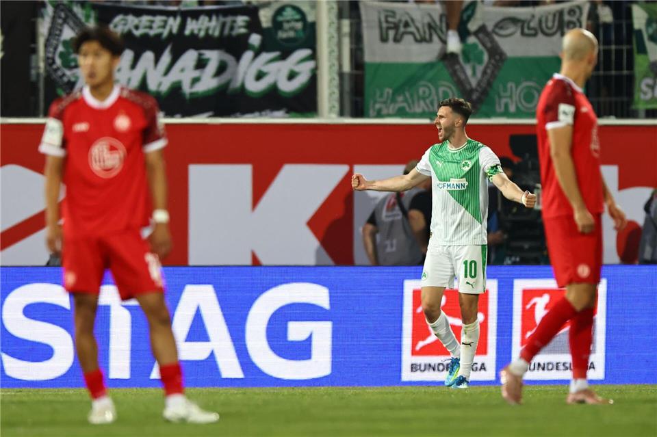 Kapitän Branimir Hrgota trifft unwiderstehlich.Daniel Karmann/dpa