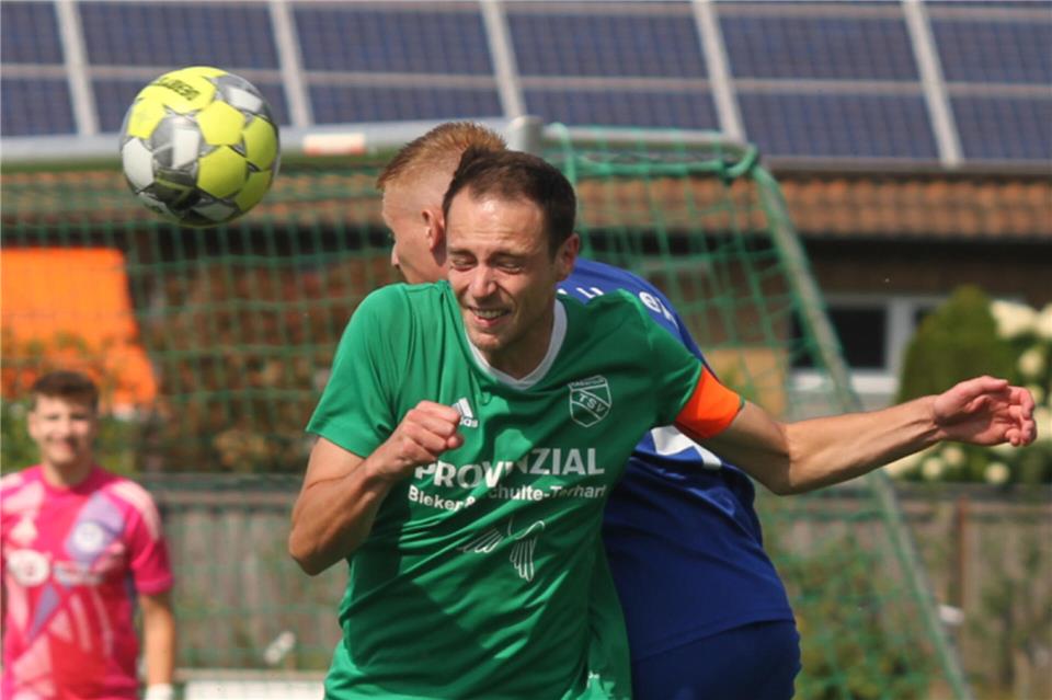 Kapitän David Steinkamp ist mit dem TSV Raesfeld der erste Tabellenführer der Saison. Am Sonntag bei den Sportfreunden Merfeld möchte der TSV den Aufenthalt auf dem Platz an der Sonne verlängern.