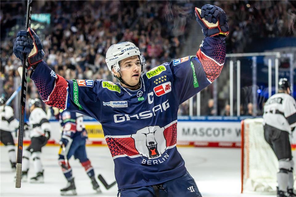 Kapitän Kai Wissmann feierte am Sonntag in Wolfsburg sein Comeback für die Eisbären Berlin. (Archivbild)Andreas Gora/dpa