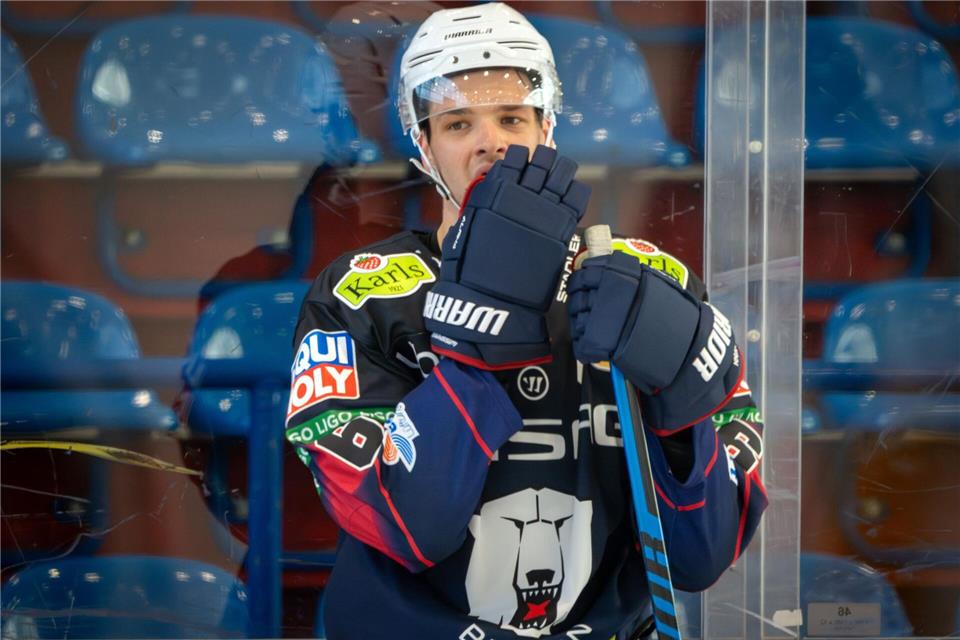Kapitän Kai Wissmann von den Eisbären Berlin beim ersten öffentlichen Mannschaftstraining am MontagSoeren Stache/dpa