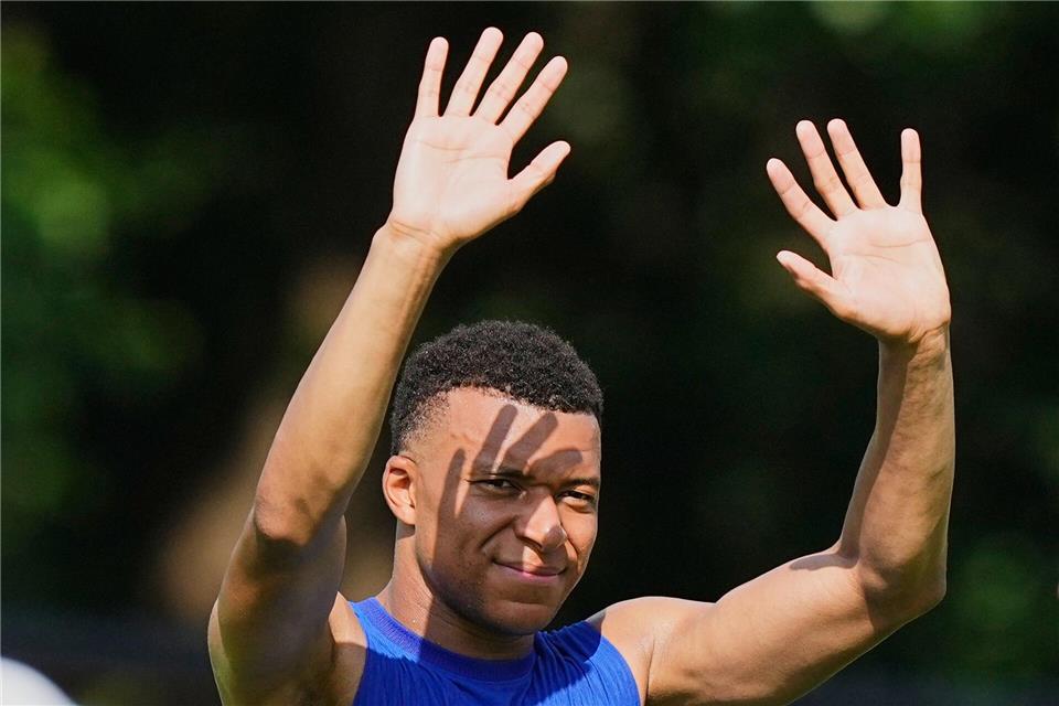 Kapitän Kylian Mbappé will Trainer Didier Deschamps mit einem WM-Titel verabschieden. (Archivbild)Martin Meissner/AP/dpa