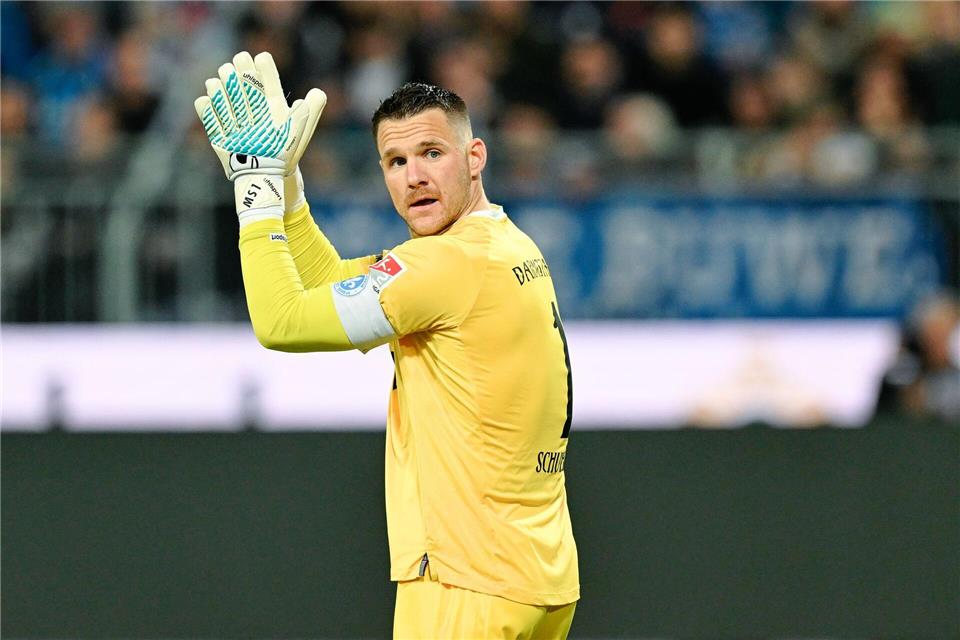 Kapitän Marcel Schuhen will mit den Lilien weiter am Aufstiegstraum arbeiten. Uwe Anspach/dpa