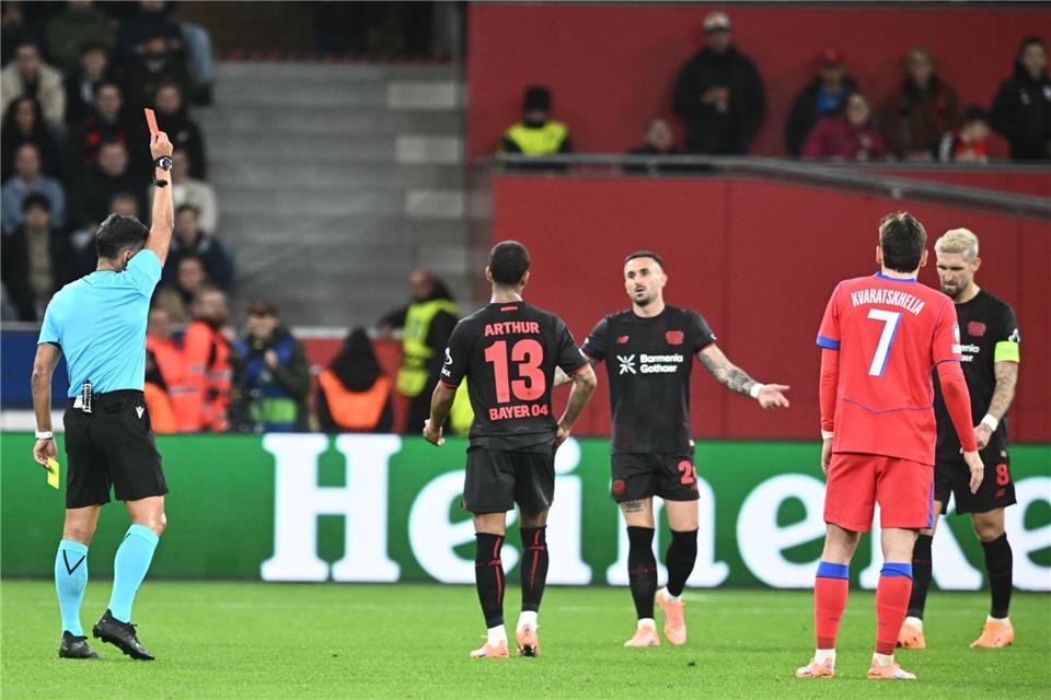 Kapitän Robert Andrich musste nach knapp einer halben Stunde mit Rot vom Platz. Bernd Thissen/dpa