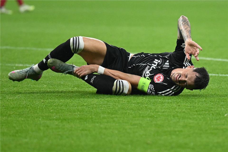 Eintracht hofft gegen St. Pauli auf mehr Stabilität Kapitän Robin Koch und die Defensive von Eintracht Frankfurt müssen endlich ihre Fehler minimieren.Arne Dedert/dpa