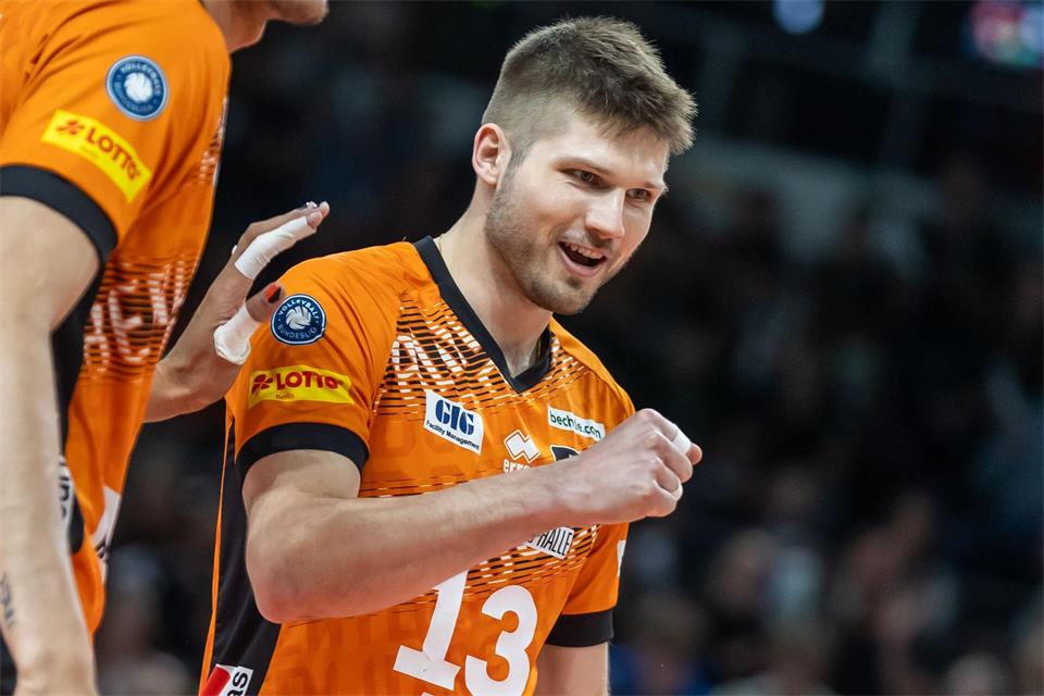 Kapitän Ruben Schott stößt erst spät zu den Volleys. (Archivbild)Andreas Gora/dpa