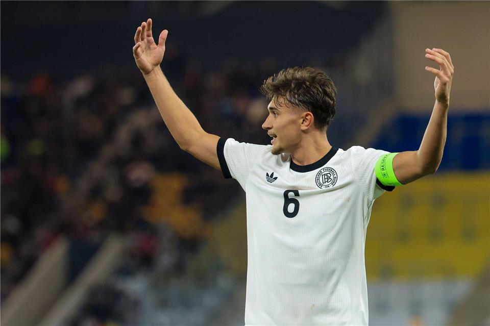 U21 mit „Angst“ zur ersten Quali-Pleite seit vier Jahren Kapitän Tom Bischof haderte mit der Vorstellung.Jan Woitas/dpa