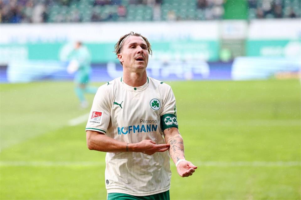 Kapitän und Matchwinner gegen Braunschweig: Fürths Doppelpacker Felix Klaus.Daniel Löb/dpa