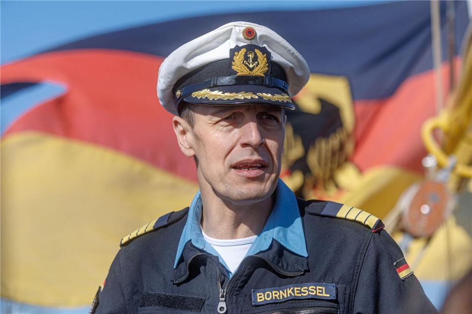 Kapitän zur See Elmar Bornkessel ist der Kommandant auf der „Gorch Fock“ (Archivbild)Markus Scholz/dpa