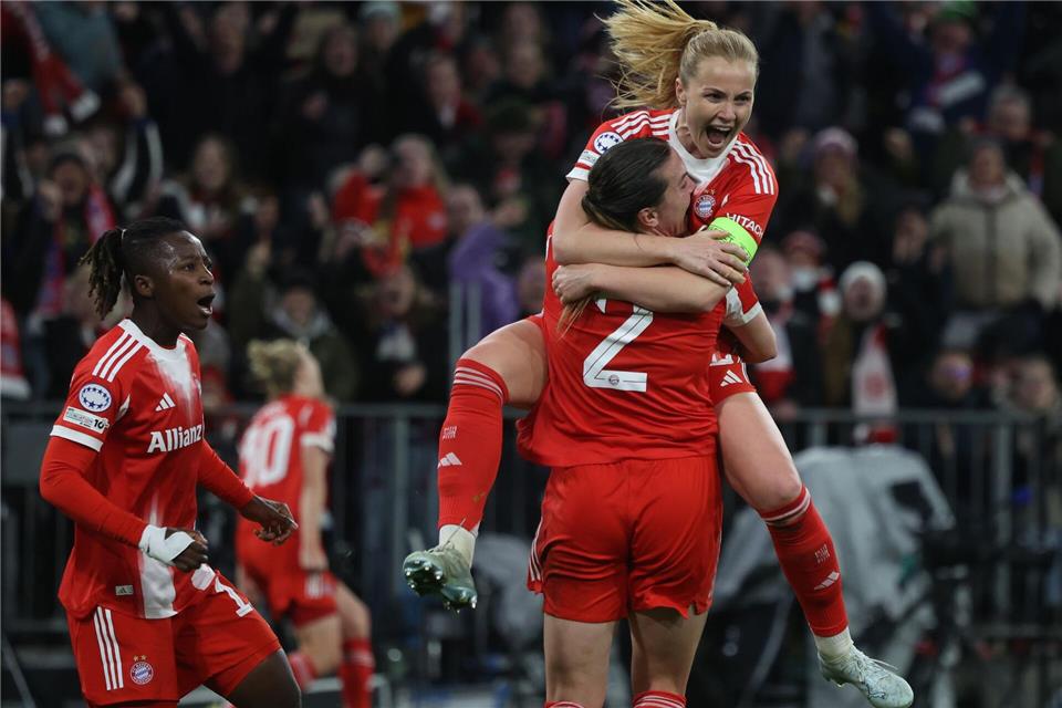 Kapitänin Glodis Viggosdottir treibt ihre Mannschaft an.Karl-Josef Hildenbrand/dpa