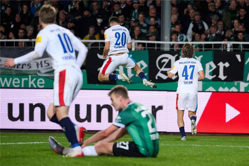 Kapralik bejubelt seinen dritten Saisontreffer.Bernd Thissen/dpa