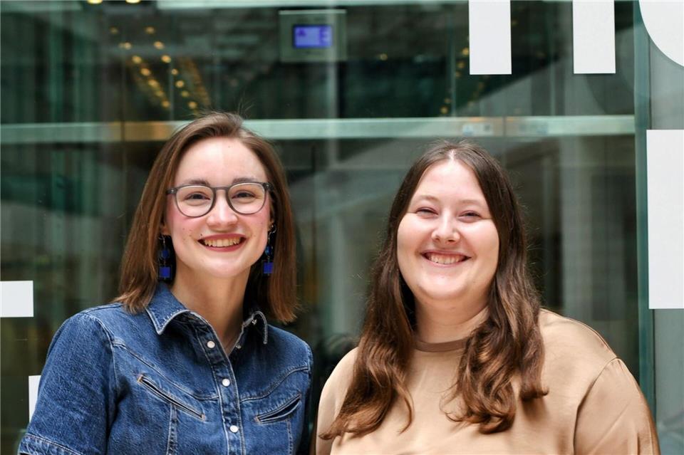 Kari Lenke (l) und Svenja Diedrich stehen seit 2023 an der Spitze der Berliner Jusos. (Handout)Lisa-Marie Sager/SPD/dpa