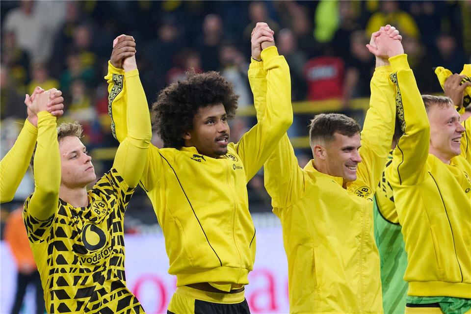 Karim Adeyemi (M) wird für die Dortmunder Mannschaft immer wichtiger.Bernd Thissen/dpa