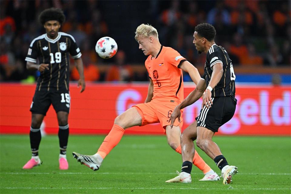 Karim Adeyemi (l.) vergab gegen die Niederlande eine große Torchance.Federico Gambarini/dpa