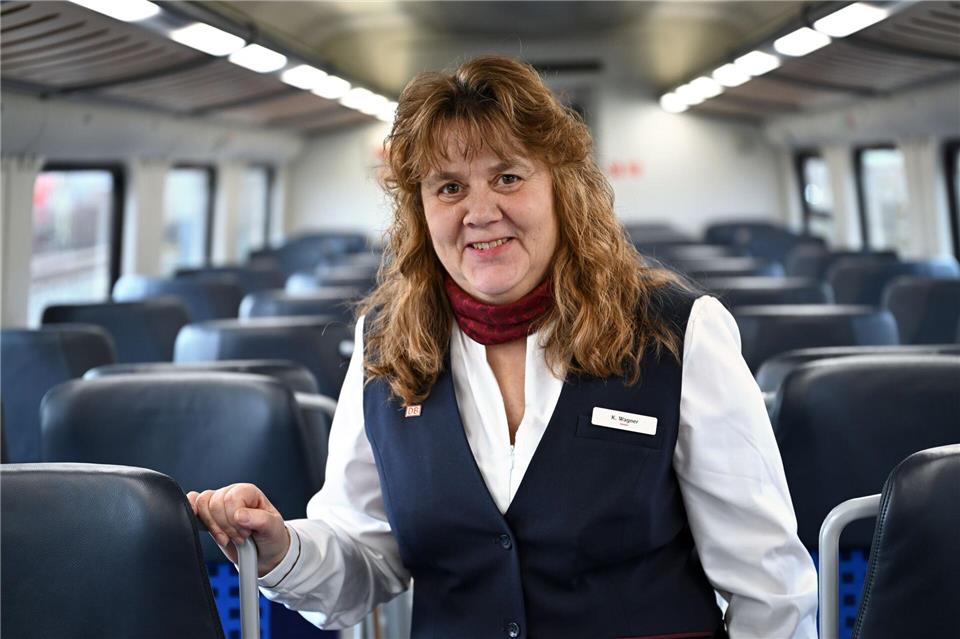 Karin Wagner ist erfahrene Kundenbetreuerin im Nahverkehr bei DB-Region.Martin Schutt/dpa