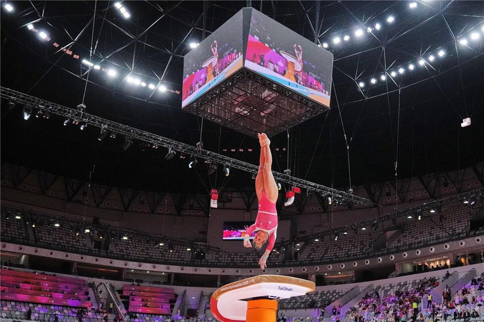 Karina Schönmaier belegte beim Weltcup in Cottbus den zweiten Platz. (Archivbild)Dita Alangkara/AP/dpa