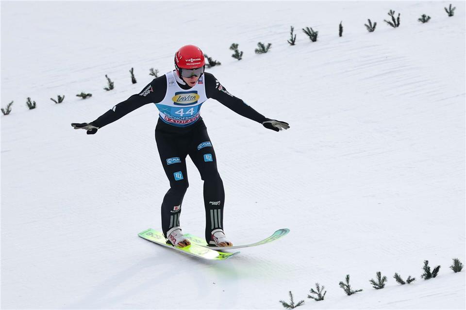 Karl Geiger vergab in Japan eine große Chance. (Archivbild)Daniel Karmann/dpa
