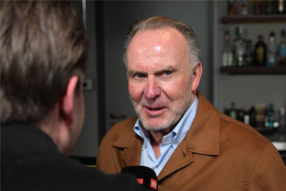 Karl-Heinz Rummenigge ist für Gehaltsobergrenzen im Fußball.Felix Hörhager/dpa