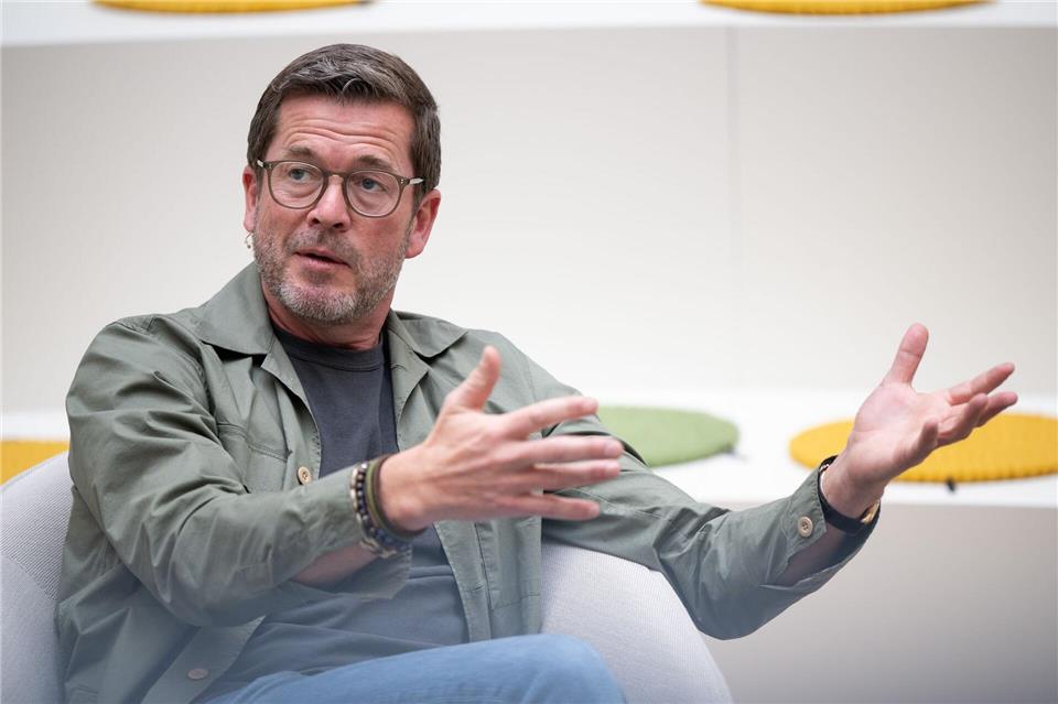 Guttenberg: An keiner Stelle für Aufweichen der „Brandmauer“ Karl-Theodor zu Guttenberg will die AfD inhaltlich konfrontieren. (Archivbild)Sebastian Gollnow/dpa
