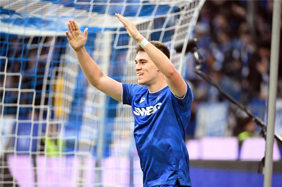 Schalke kassiert Niederlage in der Nachspielzeit beim KSC Karlsruhe jubelt spät - hier beim Ausgleich durch Marcel Beifus.Uli Deck/dpa