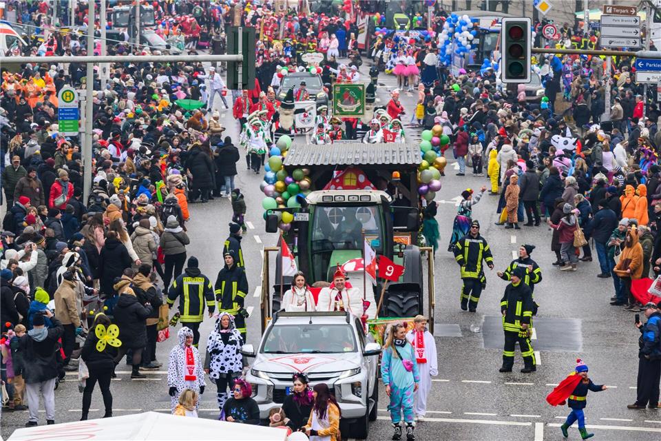 Karneval, wie hier beim Umzug in Cottbus, gehören in Brandenburg nun zu den immateriellen Kulturerben. (Archivbild)Patrick Pleul/dpa