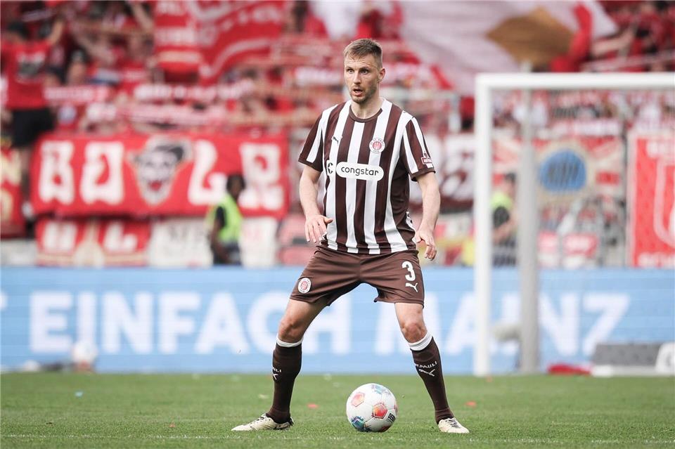 Karol Mets wechselt zum VfL Bochum. (Archivbild)Christian Charisius/dpa