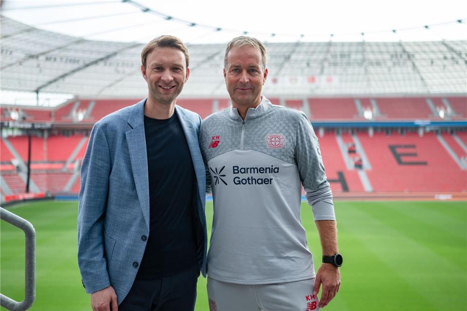 Kasper Hjulmand (r) und Simon Rolfes kennen sich schon länger.Marius Becker/dpa