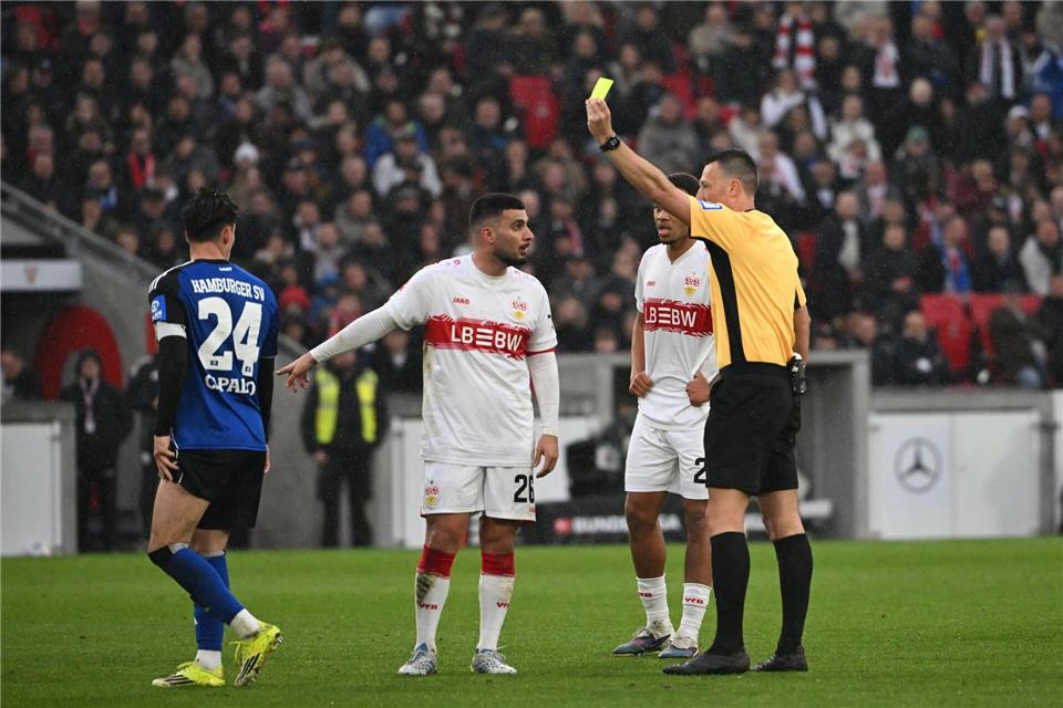 Kassierte eine Gelbsperre: Stuttgarts Deniz Undav (M.).Marijan Murat/dpa