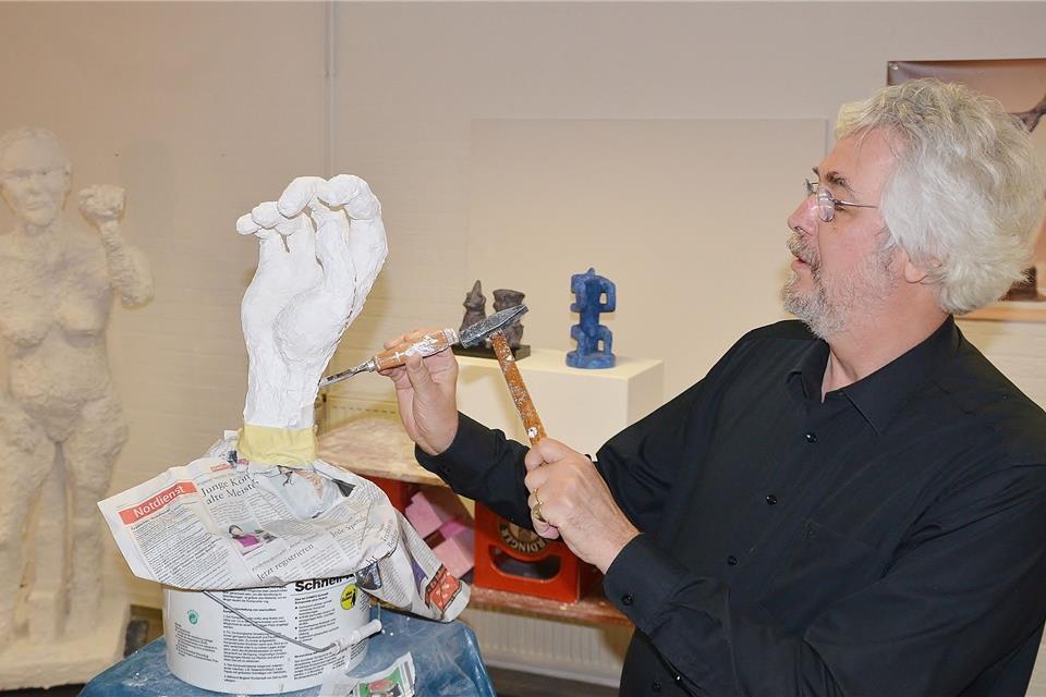Kastulus A. Wolf beteiligt sich an der Kunstaktion.