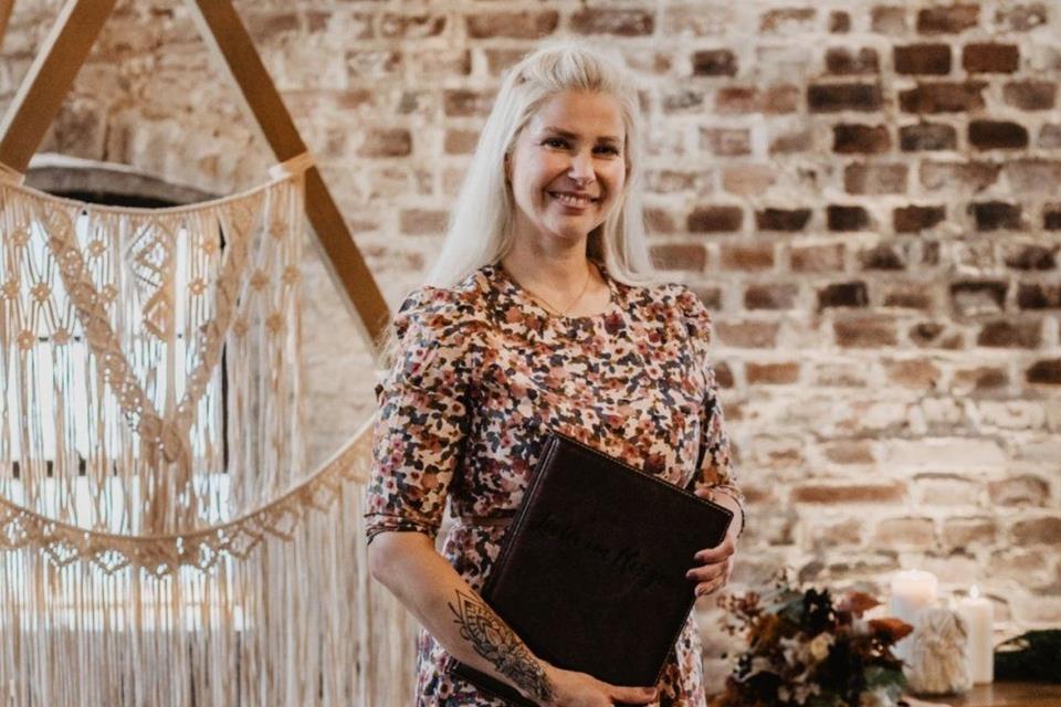 Katharina Lauschus arbeitet als freiberufliche Trau-Rednerin.
