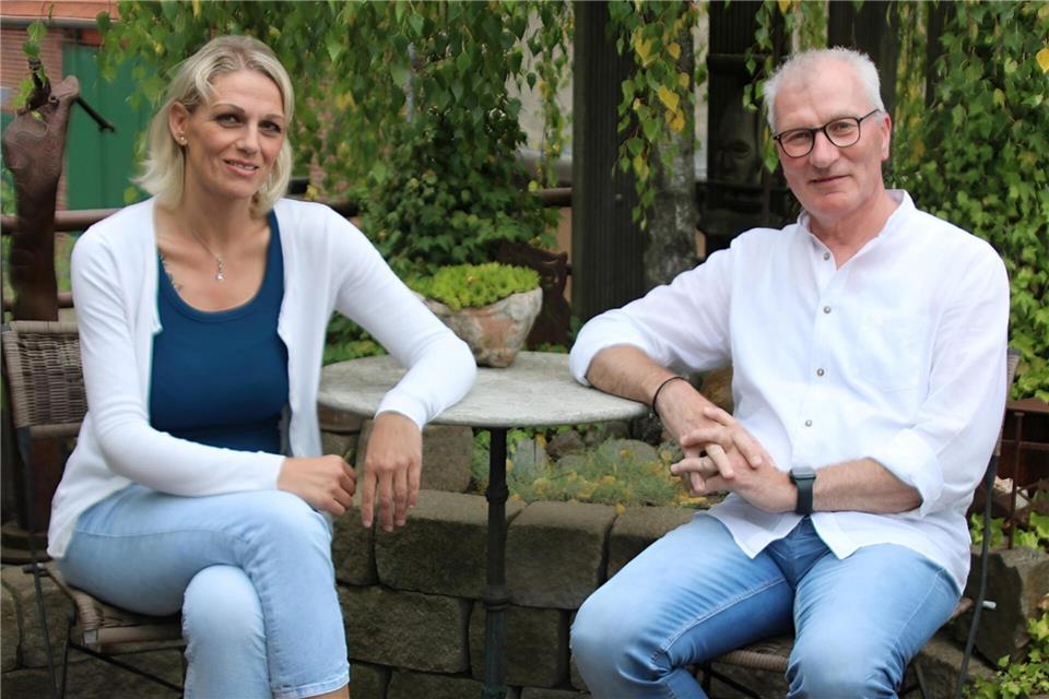 Katharina Rave aus Raesfeld und Bernhard Kemper sind jetzt Notfallseelsorger. Den ersten Teil ihrer Ausbildung für dieses Ehrenamt haben sie hinter sich gebracht. Nach der Einkleidung beginnt nun der praktische Teil.