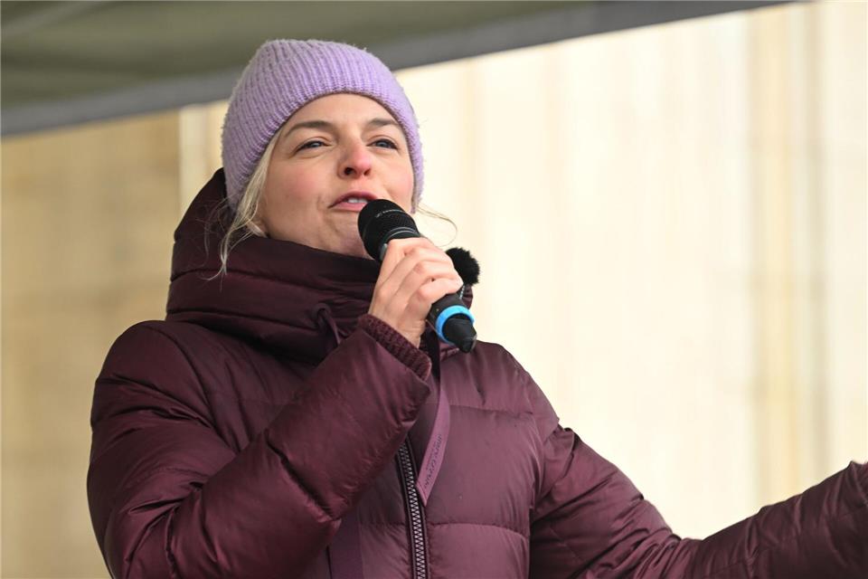 Katharina Schulze Fraktionschefin der Grünen im Landtag in Bayern sprach auf der Kundgebung. Felix Hörhager/dpa