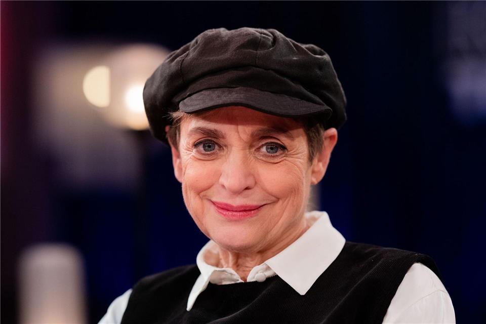 Katharina Thalbach wird wieder zu „Miss Merkel“. (Archivbild)Rolf Vennenbernd/dpa