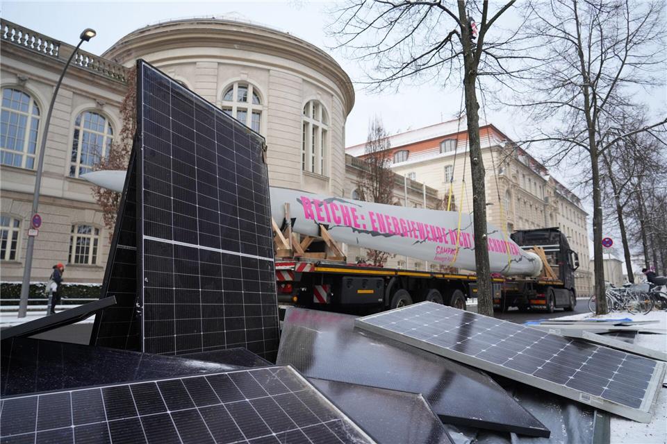 Katherina Reiche (CDU) plant Reformen beim Ausbau der Stromnetze und der erneuerbaren Energien. Manuel Genolet/dpa