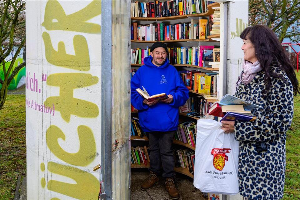Kathleen Hubrich hat den Bau der Bücherbox initiiert.Patrick Pleul/dpa