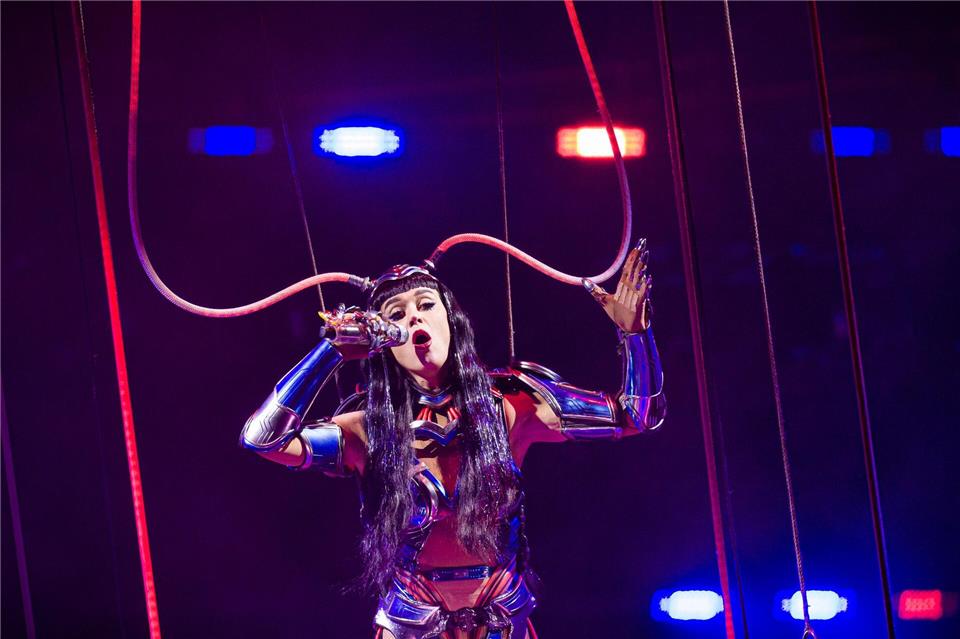 Katy Perry begeisterte ihre Fans in Hannover mit einer spektakulären Science-Fiction-Show. (Archivbild)Moritz Frankenberg/dpa