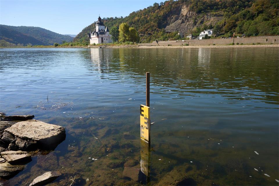 Kaub gilt als Engstelle der Rhein-Schifffahrt. (Archivbild)Thomas Frey/dpa