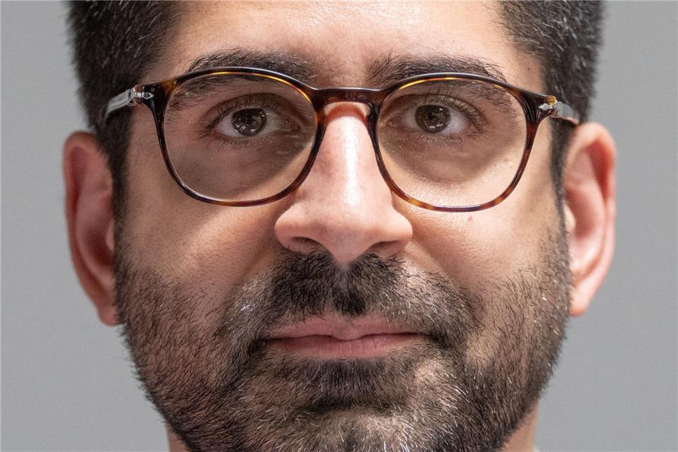 Kaweh Mansoori (SPD), Minister für Wirtschaft und Wohnen, nimmt Stellung zur rechtlichen Verunsicherung bei der Mietpreisbremse.Boris Roessler/dpa