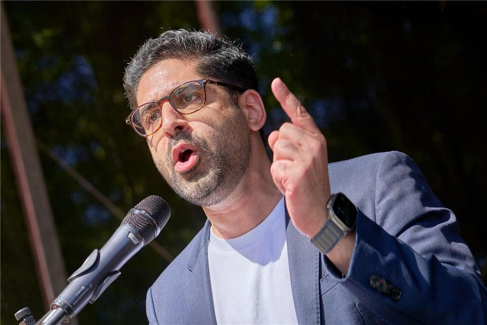 Kaweh Mansoori (SPD), Wirtschaftsminister und Vizeregierungschef von Hessen, hat einen Staatssekretär entlassen - und nun einen Nachfolger präsentiert. (Archivbild)Sascha Ditscher/dpa