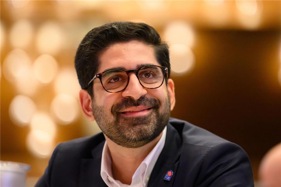 Kaweh Mansoori verteidigte die Entlassung von Ex-Wirtschaftsstaatssekretär Umut Sönmez (SPD, nicht im Bild). Es geht um den Anfangsverdacht einer sexuellen Belästigung.Swen Pförtner/dpa